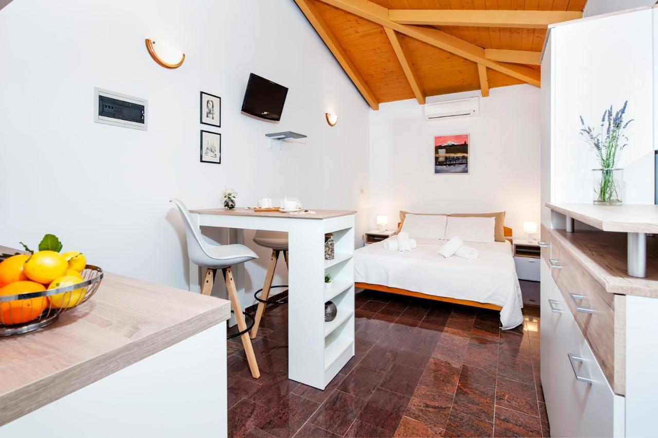 Apartments Carmelo Rovinj Bagian luar foto